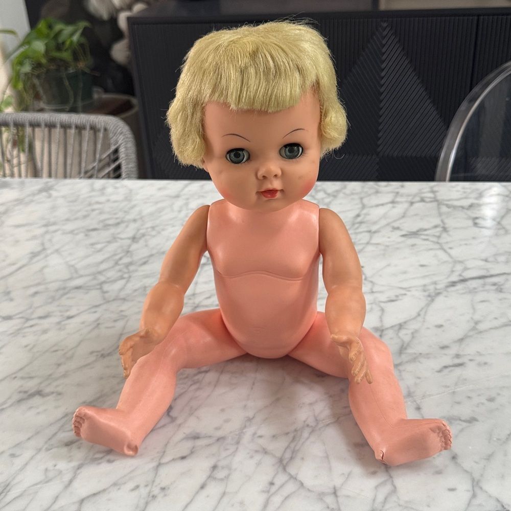 Vintage 1960’s Baby Doll Blue Eyes Water Bath